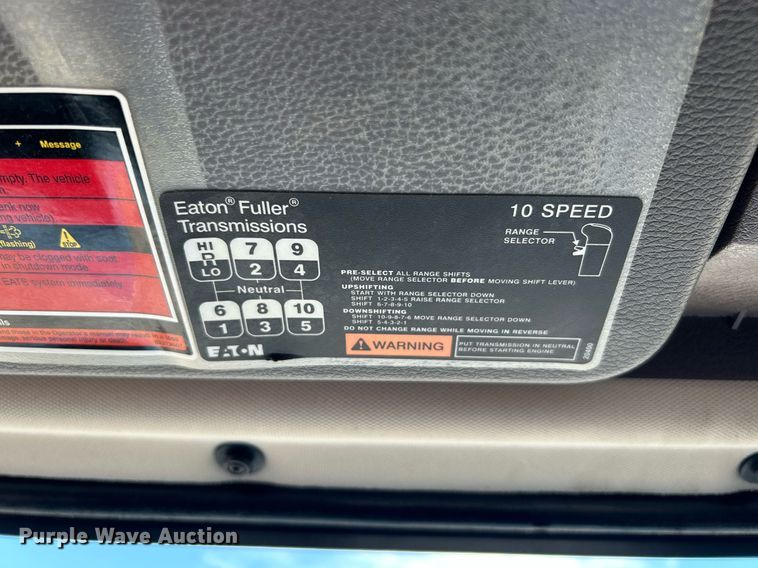 image for item KW9102 2016 Volvo VN  semi truck