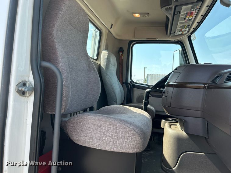 image for item KW9102 2016 Volvo VN  semi truck