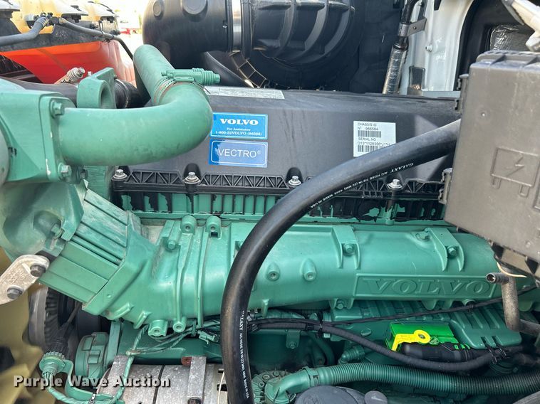 image for item KW9102 2016 Volvo VN  semi truck