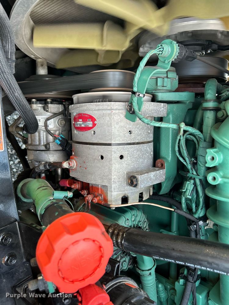 image for item KW9102 2016 Volvo VN  semi truck