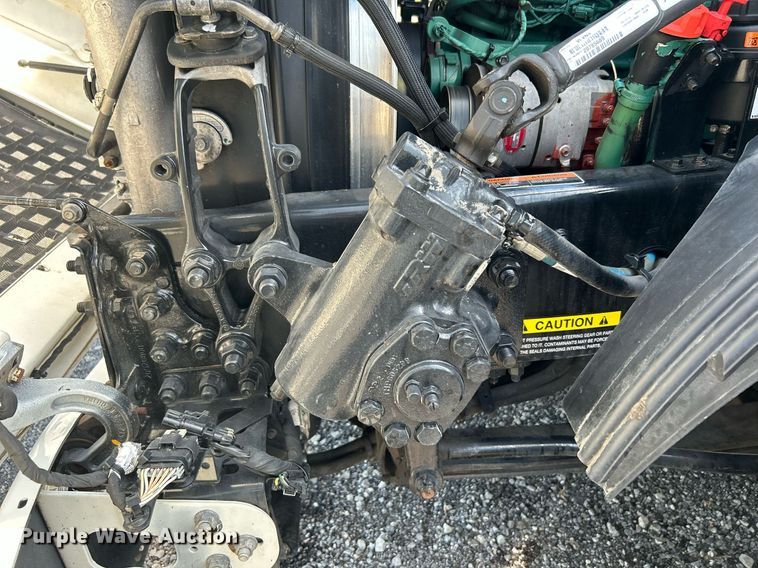 image for item KW9102 2016 Volvo VN  semi truck