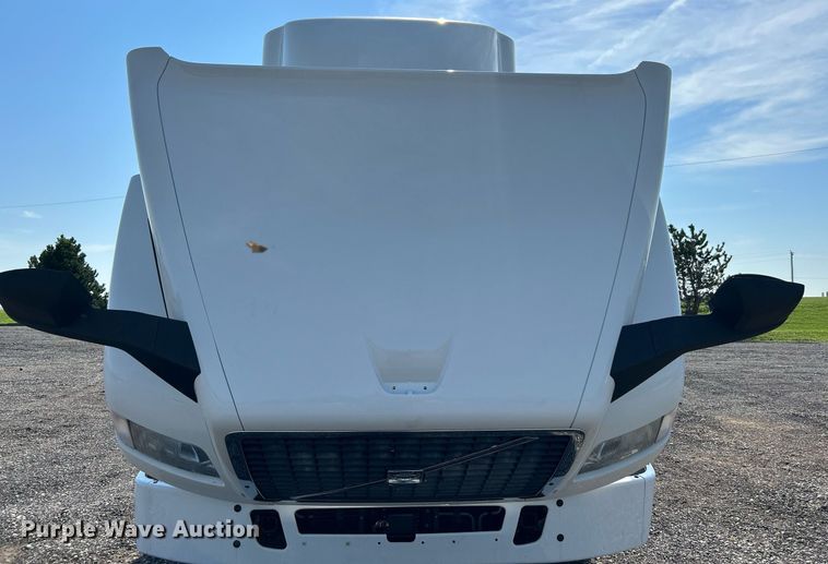 image for item KW9102 2016 Volvo VN  semi truck