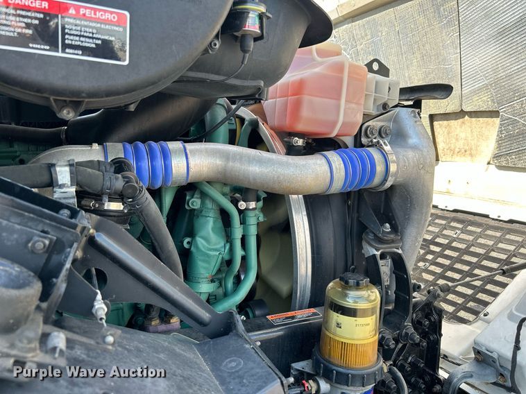 image for item KW9102 2016 Volvo VN  semi truck