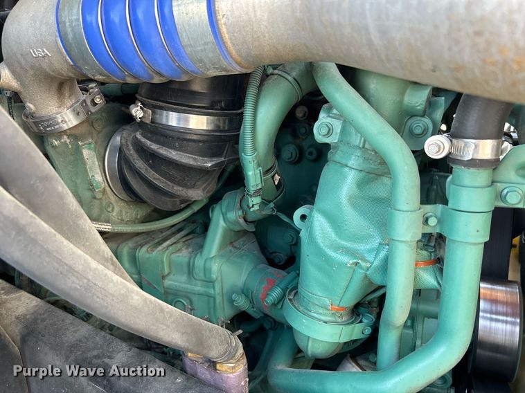 image for item KW9102 2016 Volvo VN  semi truck