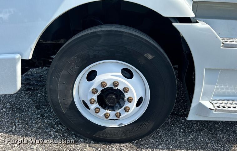 image for item KW9102 2016 Volvo VN  semi truck