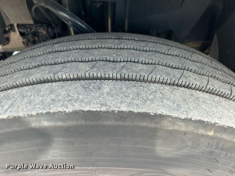 image for item KW9102 2016 Volvo VN  semi truck