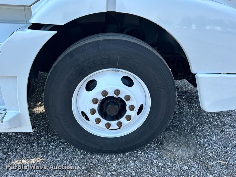 image for item KW9102 2016 Volvo VN  semi truck