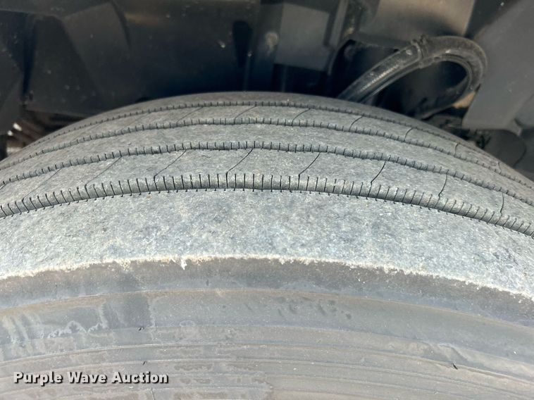 image for item KW9102 2016 Volvo VN  semi truck