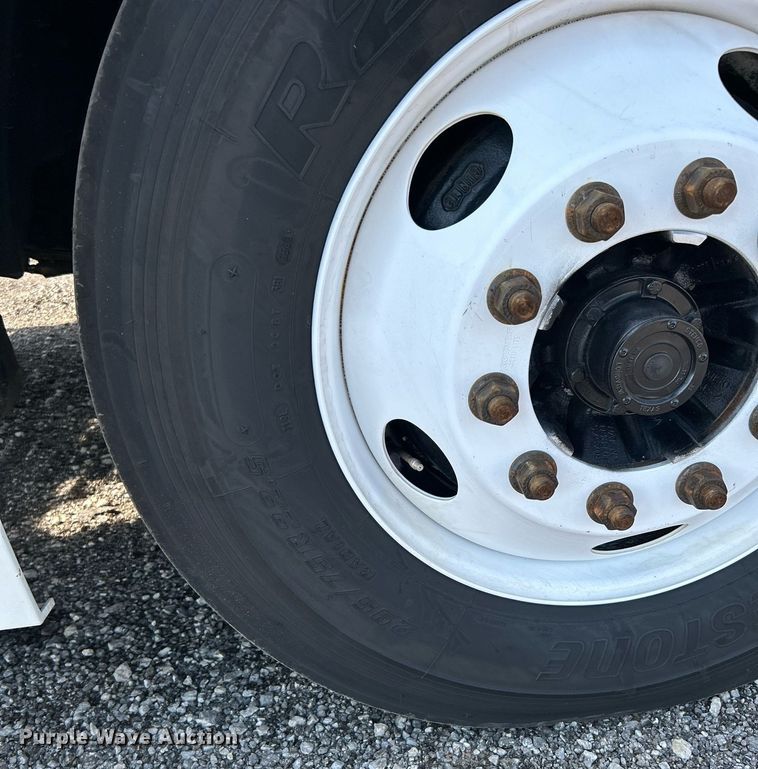 image for item KW9102 2016 Volvo VN  semi truck