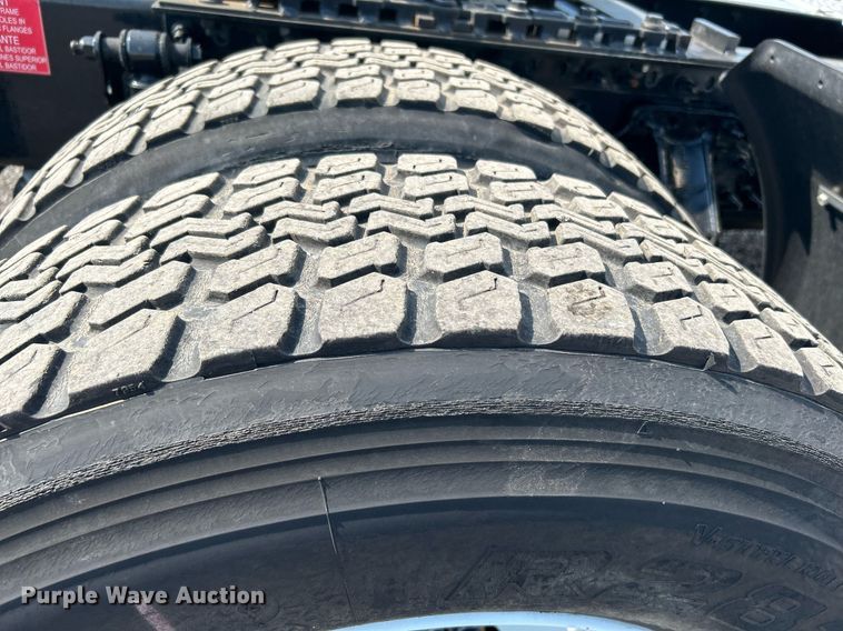 image for item KW9102 2016 Volvo VN  semi truck