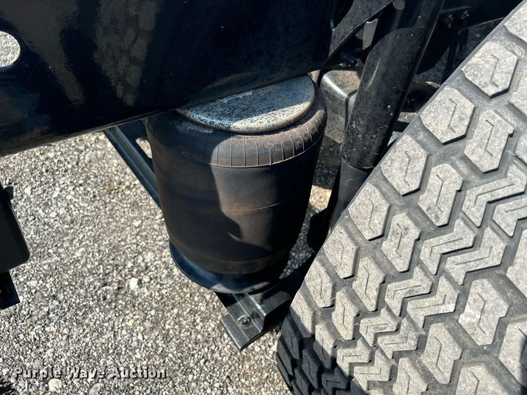 image for item KW9102 2016 Volvo VN  semi truck