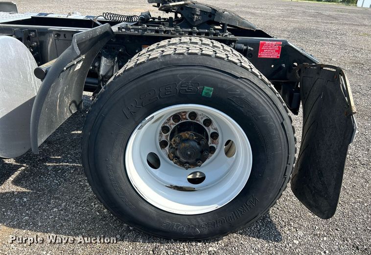 image for item KW9102 2016 Volvo VN  semi truck