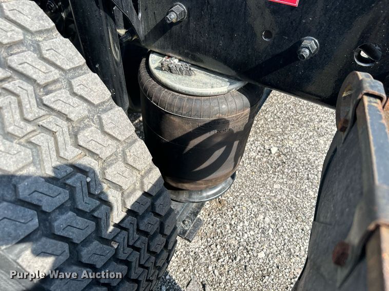 image for item KW9102 2016 Volvo VN  semi truck