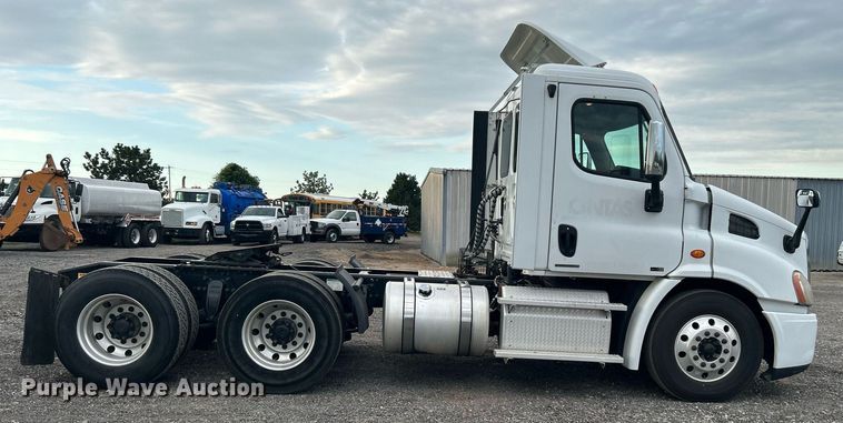 image for item KW9119 2012 Freightliner Cascadia  semi truck