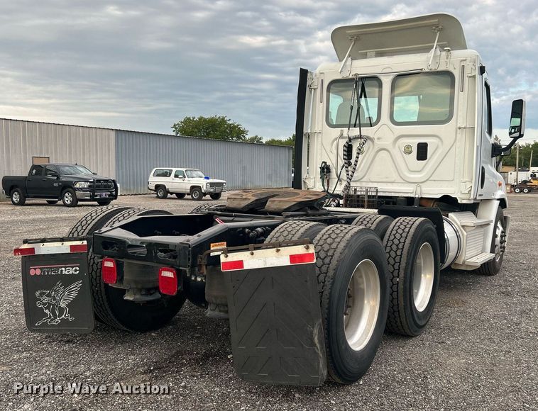 image for item KW9119 2012 Freightliner Cascadia  semi truck