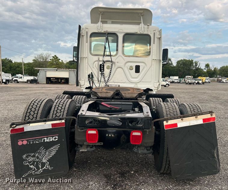 image for item KW9119 2012 Freightliner Cascadia  semi truck