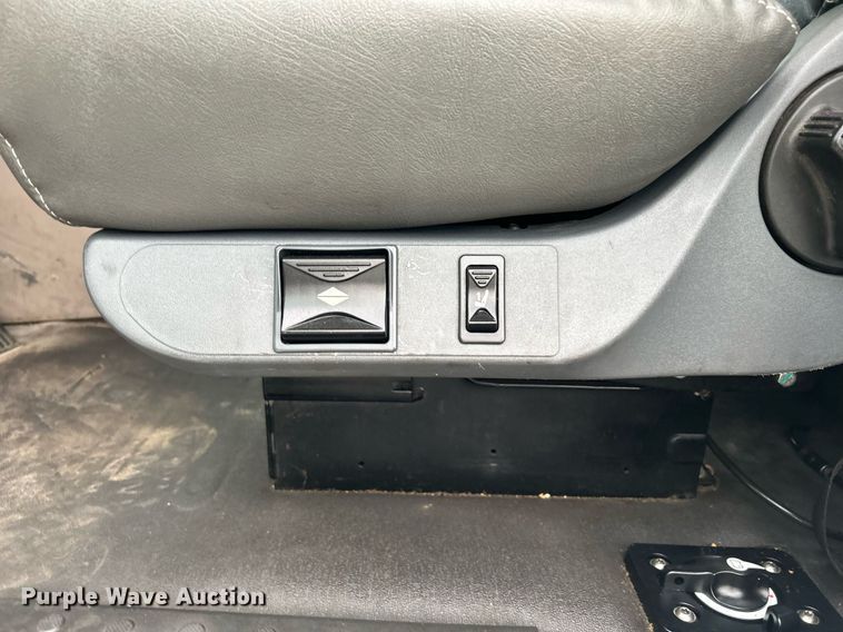 image for item KW9119 2012 Freightliner Cascadia  semi truck