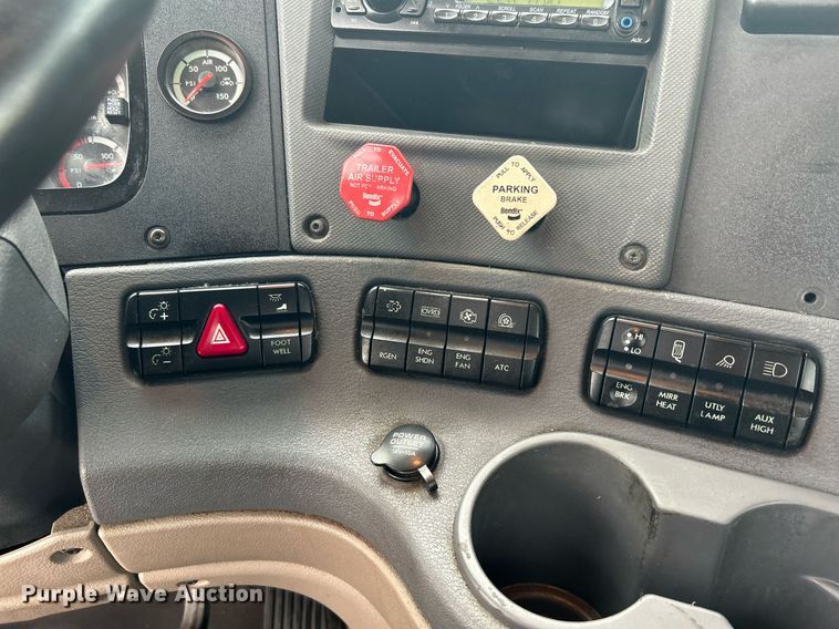 image for item KW9119 2012 Freightliner Cascadia  semi truck