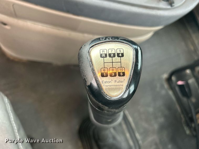 image for item KW9119 2012 Freightliner Cascadia  semi truck