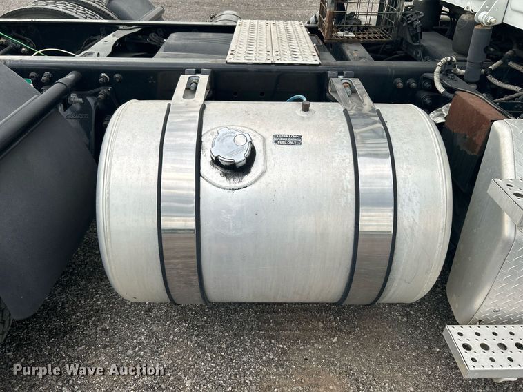 image for item KW9119 2012 Freightliner Cascadia  semi truck