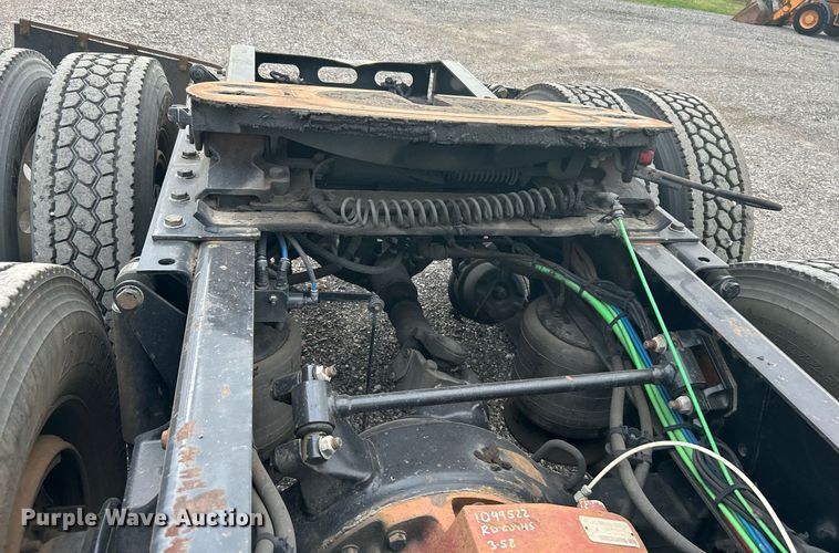 image for item KW9119 2012 Freightliner Cascadia  semi truck