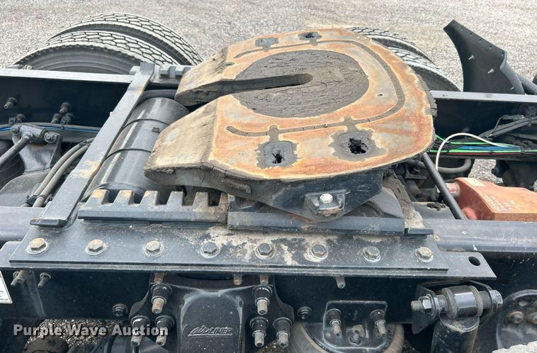 image for item KW9119 2012 Freightliner Cascadia  semi truck