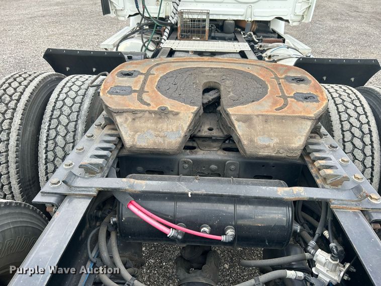 image for item KW9119 2012 Freightliner Cascadia  semi truck