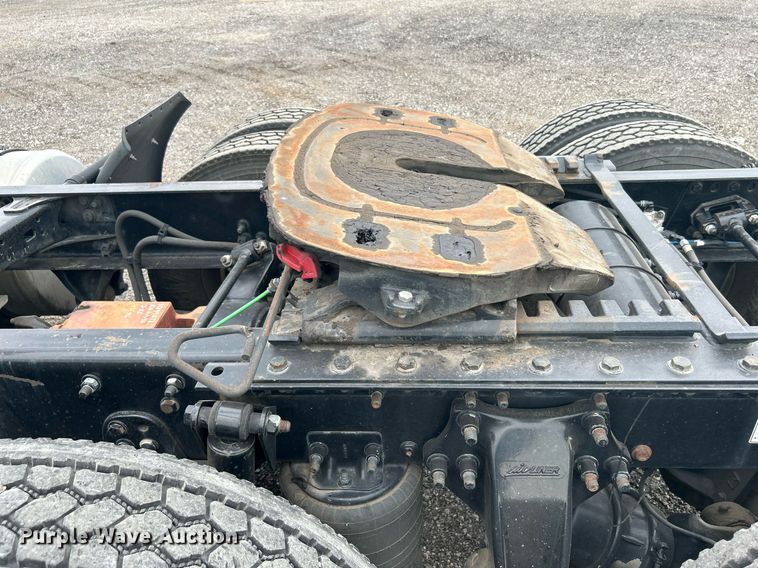 image for item KW9119 2012 Freightliner Cascadia  semi truck