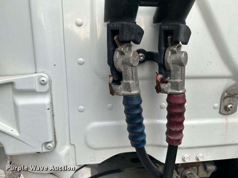 image for item KW9119 2012 Freightliner Cascadia  semi truck