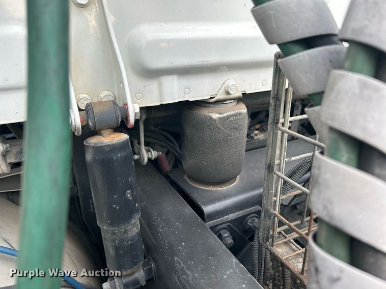 image for item KW9119 2012 Freightliner Cascadia  semi truck