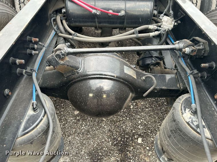 image for item KW9119 2012 Freightliner Cascadia  semi truck