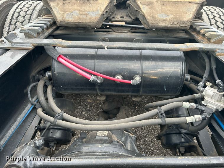 image for item KW9119 2012 Freightliner Cascadia  semi truck