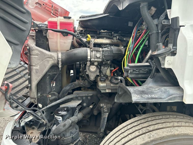 image for item KW9119 2012 Freightliner Cascadia  semi truck