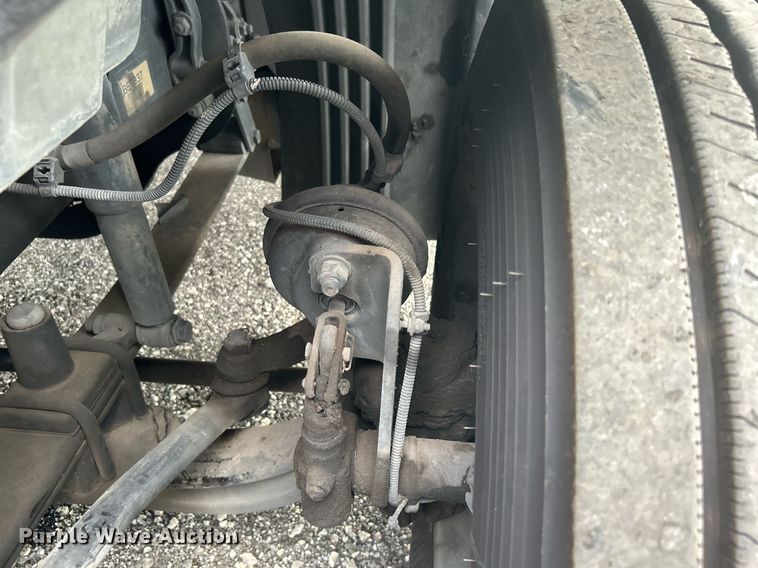 image for item KW9119 2012 Freightliner Cascadia  semi truck