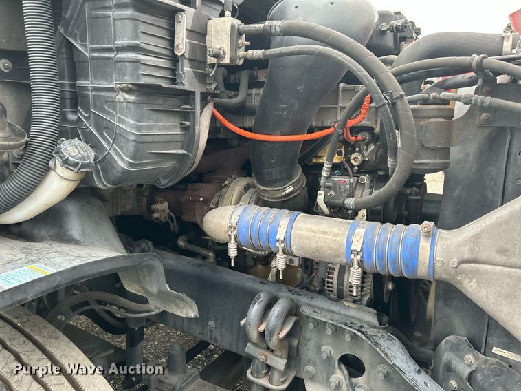 image for item KW9119 2012 Freightliner Cascadia  semi truck