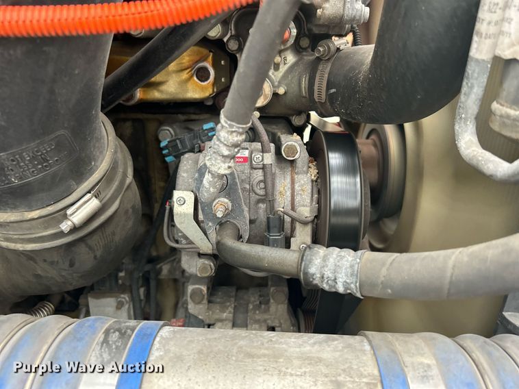 image for item KW9119 2012 Freightliner Cascadia  semi truck