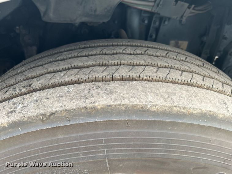 image for item KW9119 2012 Freightliner Cascadia  semi truck