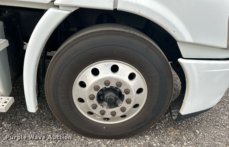 image for item KW9119 2012 Freightliner Cascadia  semi truck