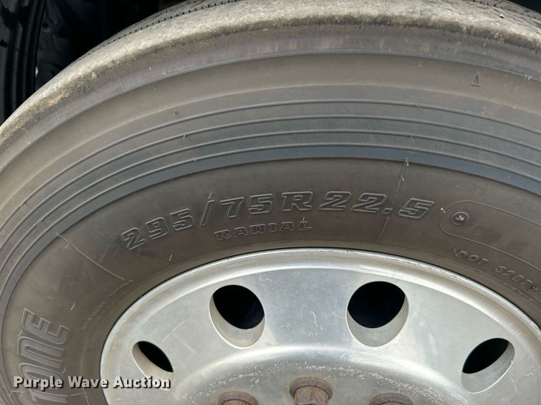 image for item KW9119 2012 Freightliner Cascadia  semi truck