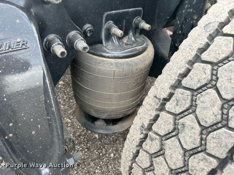 image for item KW9119 2012 Freightliner Cascadia  semi truck