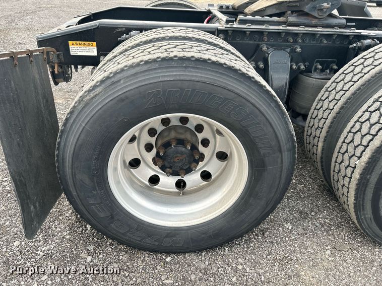 image for item KW9119 2012 Freightliner Cascadia  semi truck