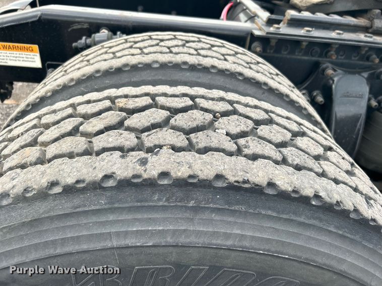 image for item KW9119 2012 Freightliner Cascadia  semi truck