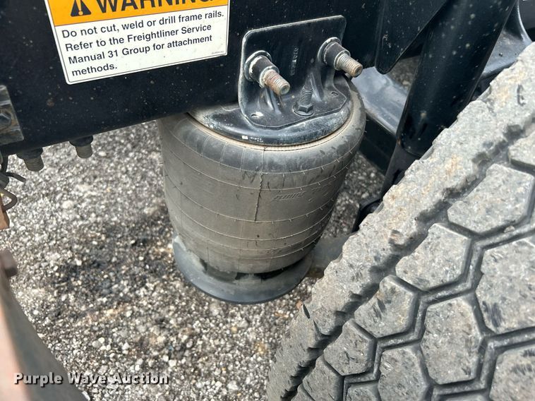 image for item KW9119 2012 Freightliner Cascadia  semi truck