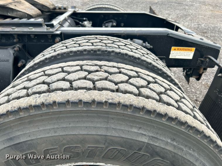 image for item KW9119 2012 Freightliner Cascadia  semi truck