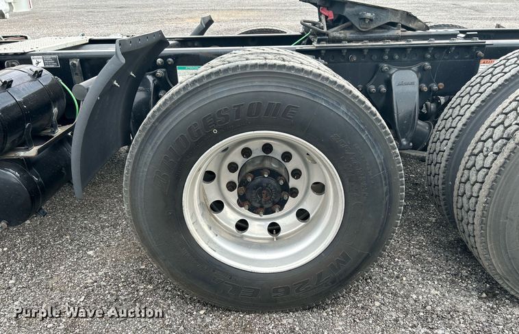 image for item KW9119 2012 Freightliner Cascadia  semi truck