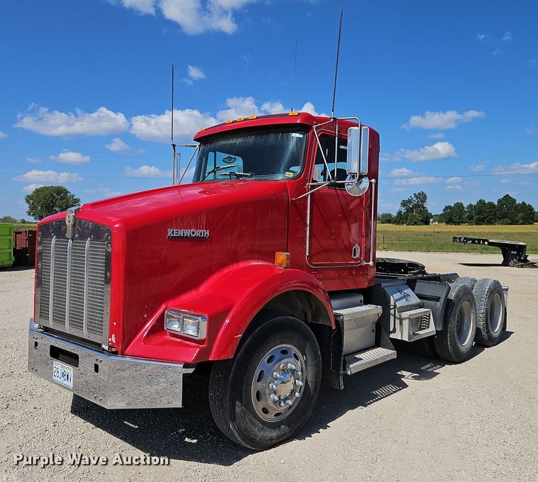 image for item LM9137 1997 Kenworth T800  semi truck