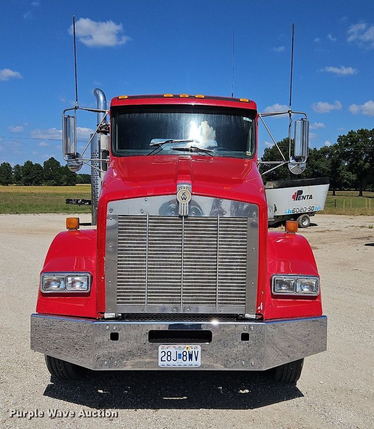 image for item LM9137 1997 Kenworth T800  semi truck