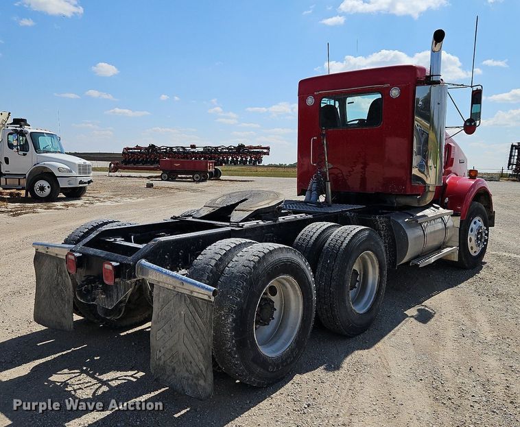 image for item LM9137 1997 Kenworth T800  semi truck