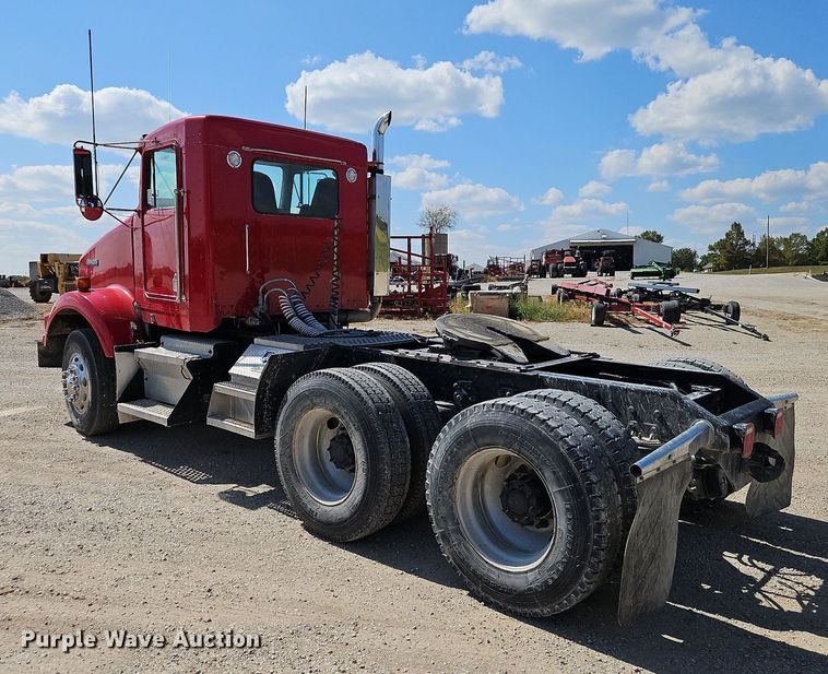 image for item LM9137 1997 Kenworth T800  semi truck