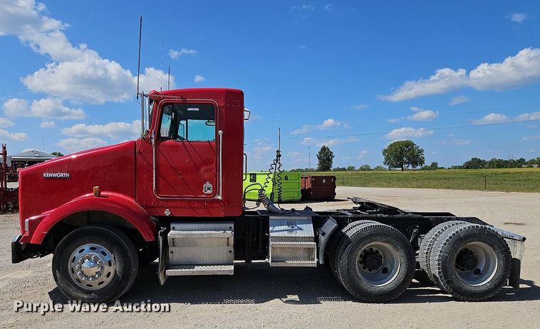 image for item LM9137 1997 Kenworth T800  semi truck